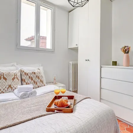 Daire Bright 1br Near Bastille & Marais - Vacation Paris